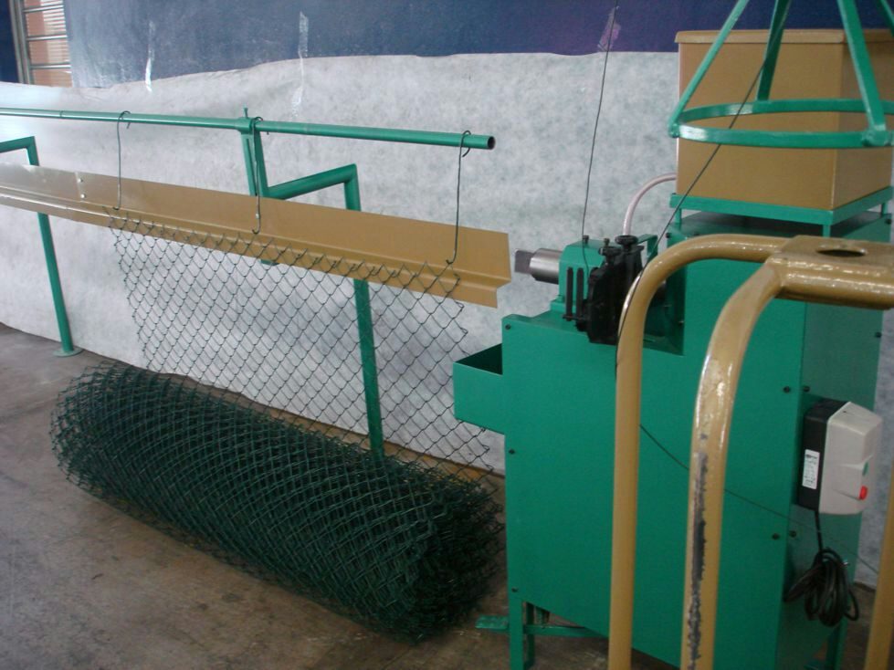 Máquina da YK fabricando tela metálica
